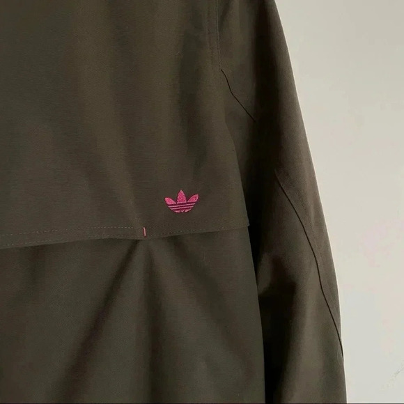Adidas | Sports Coat with Back Vent and Snap Opening - Picture 4 of 11